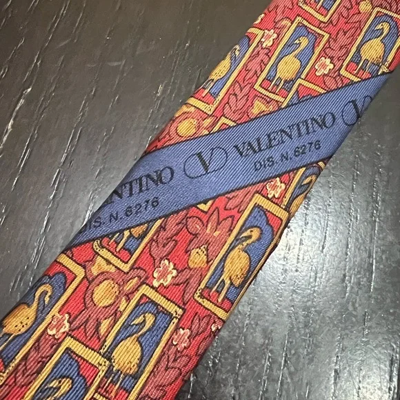 Vintage Valentino Garavani 100% Silk Authentic Men's Luxury Necktie